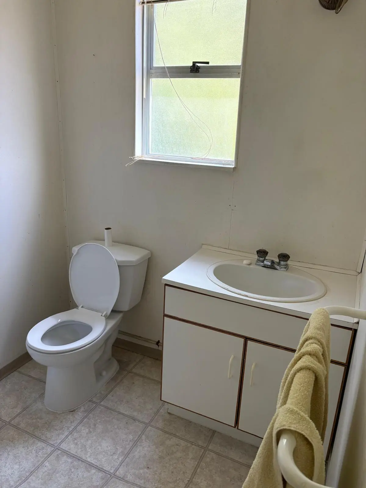 Original bathroom before renovation in White Rock BC
